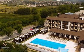 Giowine Hotel & Restaurant